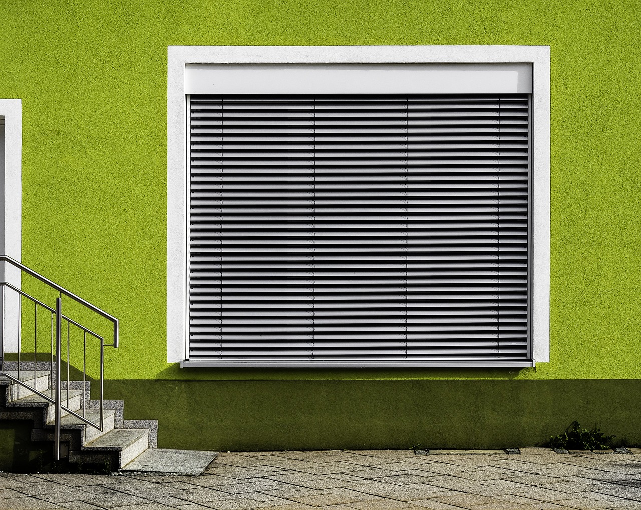 Znaczenie systemów sterowania osłonami okiennymi w nowoczesnych budynkach